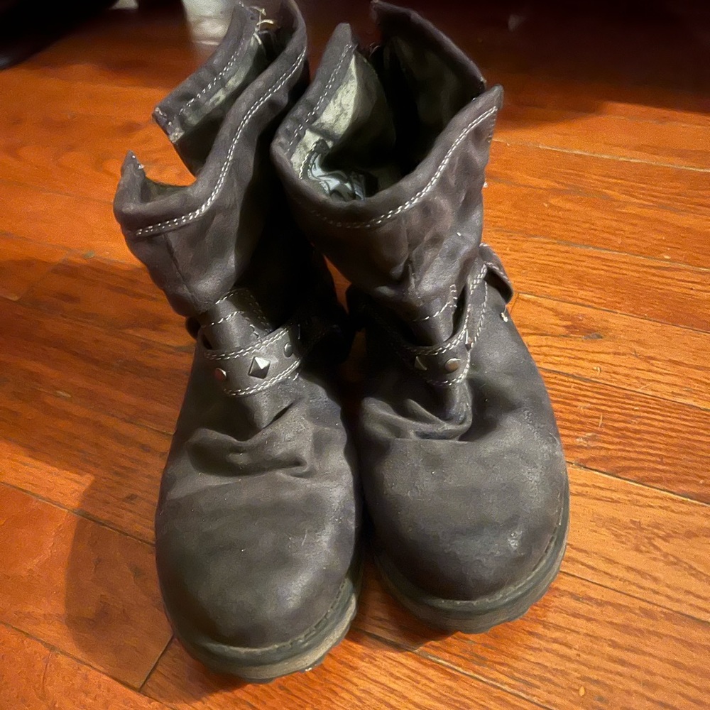Super cute Roxy boots